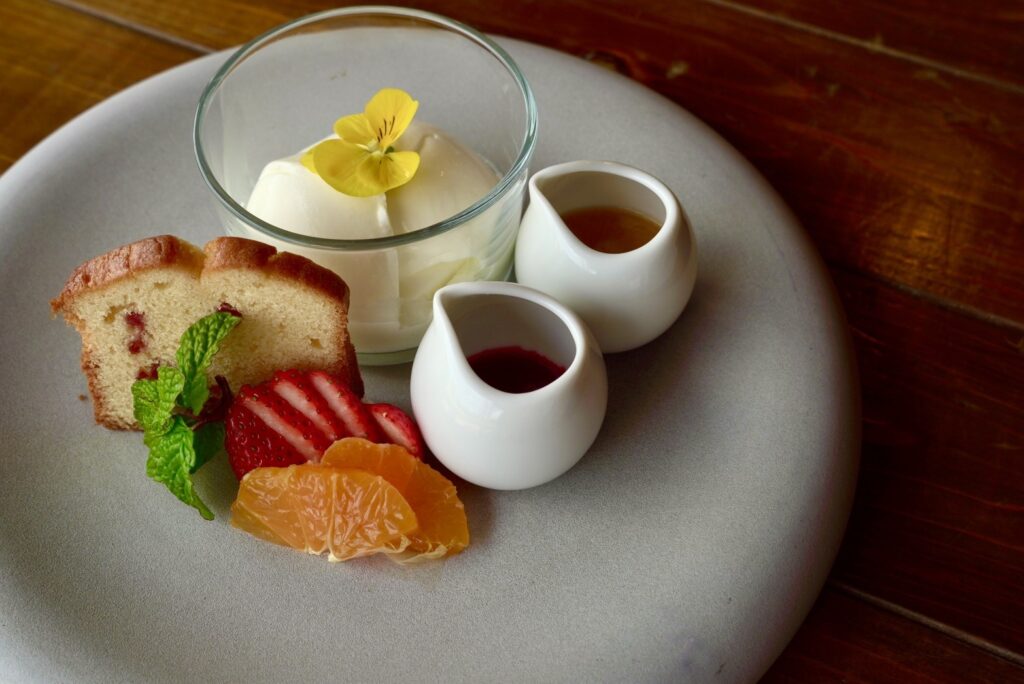  淡路島牛乳をたっぷりと♪本日のデザート「自家製パンナコッタ」‐農家レストラン陽・燦燦