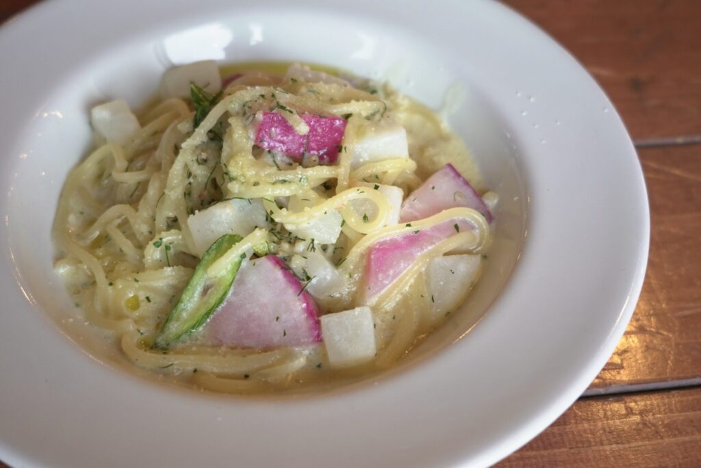  季節限定パスタの登場！カブの種類はご来店後のお楽しみ♪「カブのクリームパスタ」